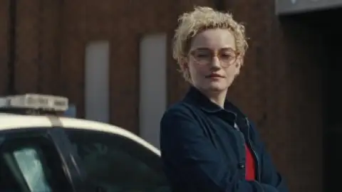 Still 1 of Weapons (2025) DS4K WEB-DL [English DD5.1] 4K 1080p 720p & 480p [x264/10Bit-HEVC]
