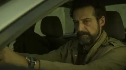 Still 7 of The Negotiator (2025) BluRay [Hindi (DD5.1) & Italian] 4K 1080p 720p & 480p Dual Audio [x264/10Bit-HEVC]