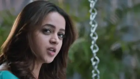 Still 1 of The Door (2025) UNCUT WEB-DL [Hindi (DD2.0) & Tamil] 1080p 720p & 480p [x264/HEVC]
