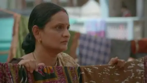 Still 1 of Gullak (Season 1) WEB-DL Hindi [DD2.0] 1080p 720p & 480p x264 | SonyLiv Series