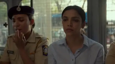 Still 5 of The Broken News (Season 2) WEB-DL [Hindi DD5.1] 1080p 720p & 480p [x264/ESubs] HD | ALL Episodes [ZEE5 Series]