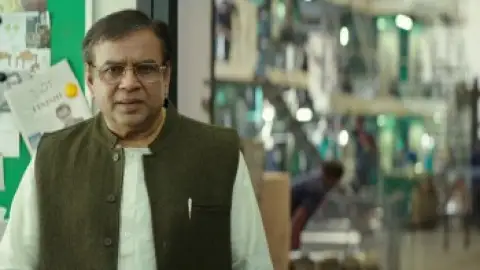 Still 7 of Sanju (2018) BluRay [Hindi DD5.1] 1080p 720p & 480p [x264/HEVC]