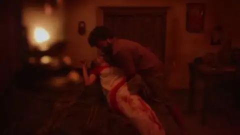 Still 6 of Muthassi (Season 1) DS4K WEB-DL [Hindi (DD5.1) & Malayalam] 4K 1080p 720p & 480p Dual Audio [x264/ESubs] | .