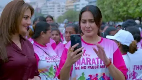 Still 6 of Me No Pause Me Play (2025) WEB-DL [ Hindi DD5.1] 1080p 720p & 480p [x264/HEVC]