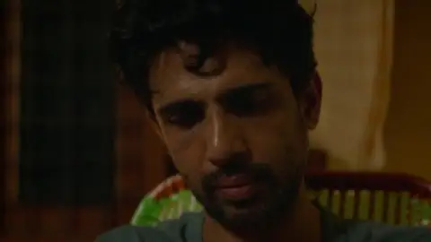 Still 6 of 8 A.M. Metro (2023) WEB-DL [Hindi DD2.0] 1080p 720p & 480p [x264/HEVC]