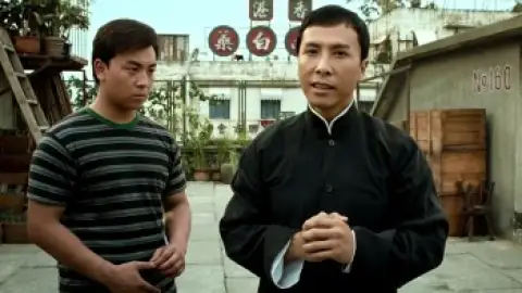 Still 1 of Ip Man 2 (2010) BluRay [Hindi (ORG 2.0) & English] 4K 1080p 720p & 480p Dual Audio [x264/10Bit-HEVC]