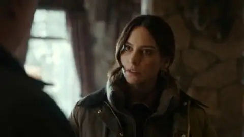 Still 6 of The Night Agent (Season 3) WEB-DL [Hindi (DD5.1) & English] 1080p 720p & 480p [x264/ESubs] | [ALL Episodes] | NF Series