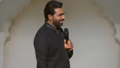 Still 1 of Zakir Khan: Tathastu (2022) Hindi WEB-DL 1080p 720p & 480p x264 DD5.1 | Full Stand-up