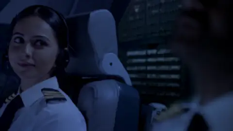 Still 2 of RunWay 34 (2022) WEB-DL [Hindi DD5.1] 1080p 720p & 480p [x264/HEVC] HD