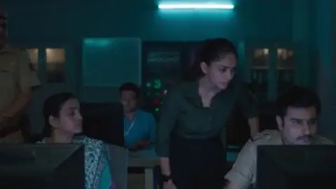 Still 7 of Gumraah (2023) WEB-DL [Hindi DD5.1] 4K 1080p 720p & 480p [x264/HEVC]