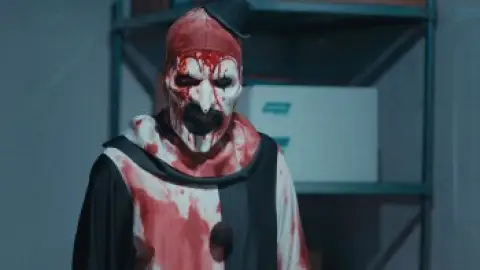 Still 1 of Terrifier 2 (2022) BluRay [Hindi (DD2.0) & English] 4K 1080p 720p & 480p Dual Audio [x264/10Bit-HEVC]