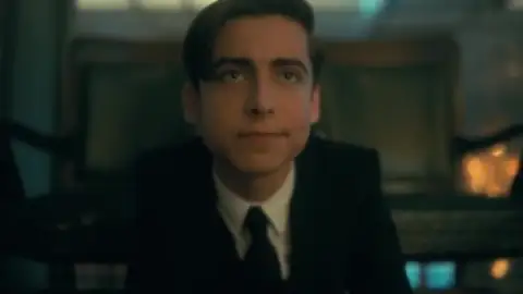 Still 1 of The Umbrella Academy (Season 1) WEB-DL [Hindi (DD5.1) & English] 1080p 720p & 480p [x264/Esubs] | [ALL Episodes] | NF Series
