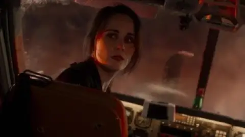 Still 7 of Flight Risk (2025) BluRay [Hindi (DD5.1) & English] 4K 1080p 720p & 480p Dual Audio [x264/10Bit-HEVC]