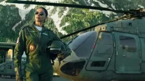 Still 2 of Fighter (2024) WEB-DL [Hindi DD5.1] 1080p 720p & 480p [x264/HEVC]