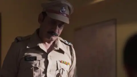 Still 1 of Gumraah (2023) WEB-DL [Hindi DD5.1] 4K 1080p 720p & 480p [x264/HEVC]