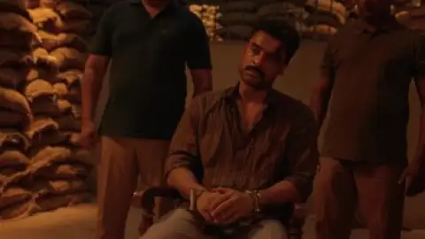 Still 2 of Narivetta (2025) DS4K WEB-DL [Hindi (DD5.1) & Malayalam] 4K 1080p 720p & 480p Dual Audio [x264/10Bit-HEVC]