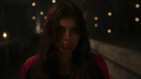 Still 6 of Lokah – Chapter 1: Chandra (2025) DS4K WEB-DL [Hindi (DD5.1) & Malayalam] 4K 1080p 720p & 480p [x264/10Bit-HEVC]