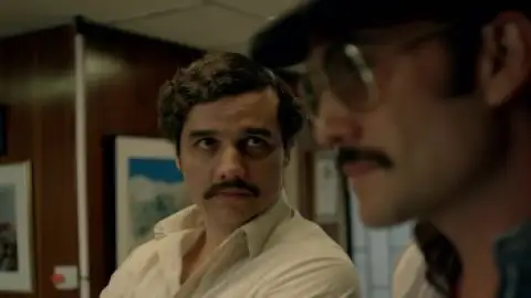 Still 1 of Narcos (Season 2) WEB-DL [Hindi (ORG 5.1) & English] Dual Audio 1080p 720p & 480p x264 DD5.1 | NetFlix Series