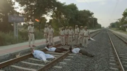 Still 8 of Panchayat (Season 2) WEB-DL [Hindi DD5.1] 4K 1080p 720p & 480p [x264/HEVC] HD | ALL Episodes [PrimeVideo Series]