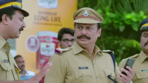 Still 1 of Oru Yamandan Premakadha (2019) UNCUT WEB-DL [Hindi (ORG 2.0) + Malayalam] 1080p 720p & 480p Dual Audio [x264/HEVC]