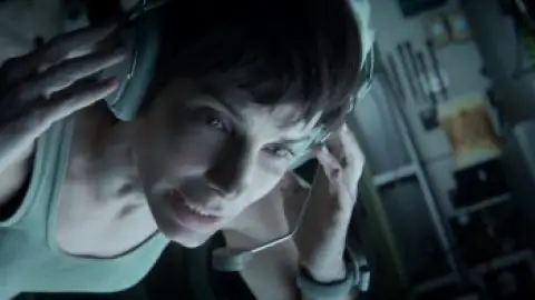 Still 3 of Gravity (2013) BluRay [Hindi (DD5.1) & English] 1080p 720p & 480p [x264/10Bit-HEVC]