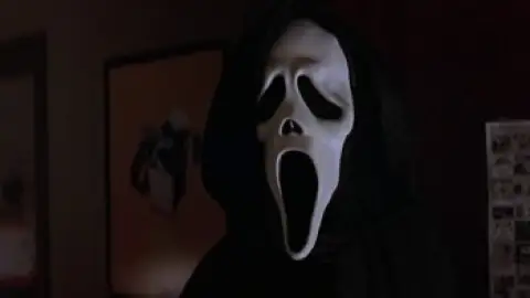 Still 5 of Scream 2 (1997) BluRay [Hindi (DD2.0) & English] 1080p 720p & 480p Dual Audio [x264/10Bit-HEVC]