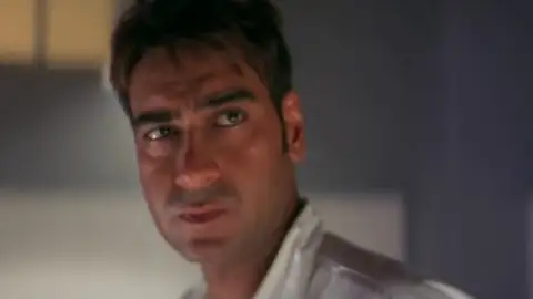 Still 4 of Masti (2004) WEB-DL [Hindi DD5.1] 1080p 720p & 480p [x264/HEVC]
