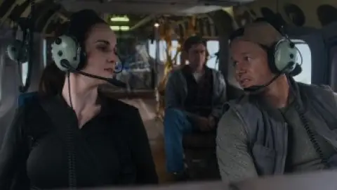 Still 2 of Flight Risk (2025) BluRay [Hindi (DD5.1) & English] 4K 1080p 720p & 480p Dual Audio [x264/10Bit-HEVC]