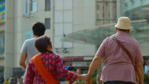 Still 6 of Nazarandaaz (2022) Hindi WEB-DL 1080p 720p & 480p [x264/HEVC 10bit] DD5.1