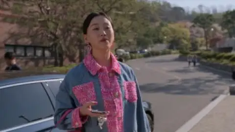 Still 4 of XO Kitty (Season 2) WEB-DL [Hindi (ORG 5.1) & English] 1080p 720p & 480p x264 Dual Audio DD5.1 | NF Series