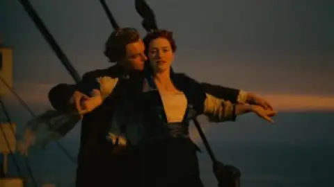 Still 5 of Titanic (1997) BluRay [Hindi (ORG 5.1) & English] 4K 1080p 720p & 480p [x264/10Bit-HEVC]
