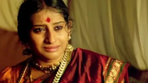Still 2 of Arundhati (2009) UNCUT BluRay [Hindi (DD2.0) & Telugu] 1080p 720p & 480p Dual Audio [x264/HEVC]