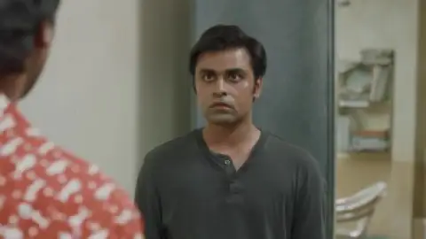 Still 4 of Panchayat (Season 2) WEB-DL [Hindi DD5.1] 4K 1080p 720p & 480p [x264/HEVC] HD | ALL Episodes [PrimeVideo Series]