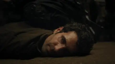 Still 8 of Gangs of Galicia (Season 1) WEB-DL [Hindi (ORG 5.1) & English] 1080p 720p & 480p [x264/HEVC] | [ALL Episodes] | NF Series