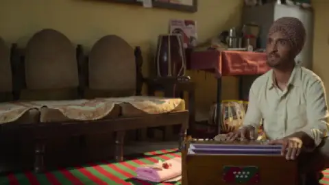 Still 1 of Amar Singh Chamkila (2024) WEB-DL [Hindi DD5.1] 1080p 720p & 480p [x264/HEVC]