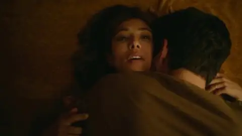 Still 3 of Who Is Erin Carter? (Season 1) WEB-DL [Hindi 5.1 & English] 1080p 720p & 480p [x264/HEVC] | [ALL Episodes] NF Series