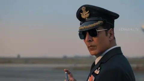Still 8 of Sky Force (2025) DS4K WEB-DL [Hindi DD5.1] 4K 1080p 720p & 480p [x264/HEVC] | [Exclusive By ]