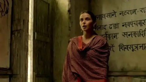 Still 2 of Apharan (Season 1) WEB-DL [Hindi DD2.0] 1080p 720p & 480p x264 | ALT Series