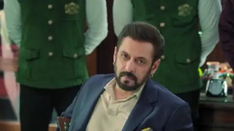 Still 1 of Sikandar (2025) DS4K WEB-DL [Hindi DD5.1] 4K 1080p 720p & 480p [x264/10Bit-HEVC]