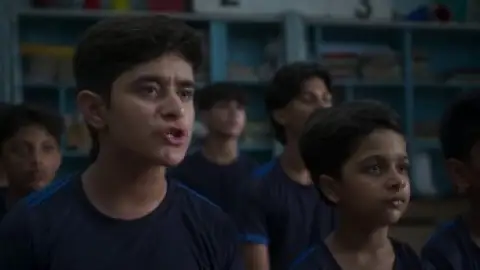 Still 5 of Loot Kaand (Season 1) WEB-DL Hindi 1080p 720p & 480p x264 DD5.1 | Primevideo Series