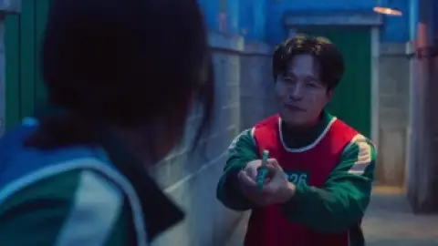 Still 2 of Squid Game (Season 3) WEB-DL [Hindi (DD5.1) & MULTi] 4K 1080p 720p & 480p [x264/10Bit-HEVC] | [ALL Episodes] | NF Series