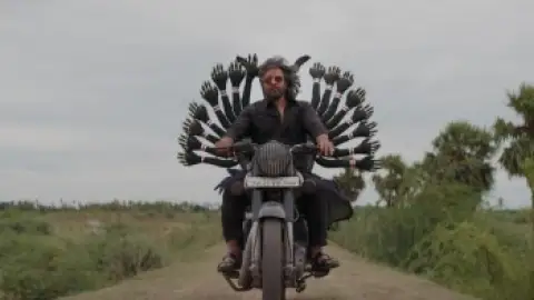 Still 4 of Mahaan (2022) UNCUT DS4K WEB-DL [Hindi (DD2.0) & Tamil] 4K 1080p 720p & 480p Dual Audio [x264/10Bit-HEVC]