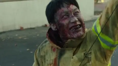 Still 3 of #Alive (2020) WEB-DL [English (ORG 5.1) & Korean] 1080p 720p & 480p Dual Audio [x264/ESubs]