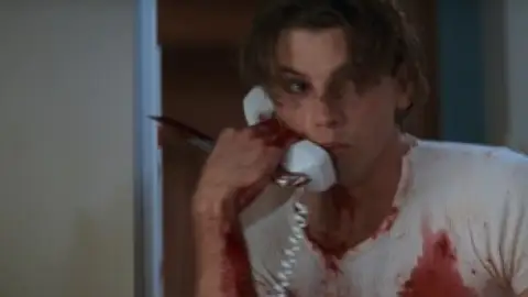 Still 5 of Scream (1996) REMASTERED BluRay [Hindi (DD2.0) & English] 1080p 720p & 480p Dual Audio [x264/10Bit-HEVC]