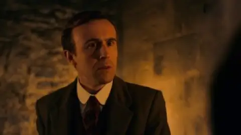 Still 1 of Dracula (Season 1) WEB-DL [Hindi (ORG 5.1) & English] 1080p 720p & 480p x264 Dual Audio DD5.1 | NF Series
