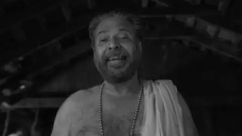 Still 5 of Bramayugam (2024) DS4K WEB-DL [Hindi (ORG 5.1) + Malayalam] 4K 1080p 720p & 480p Dual Audio [x264/HEVC]