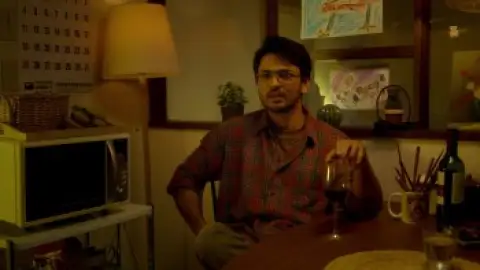 Still 8 of Toh Ti Ani Fuji (2026) DS4K WEB-DL [Hindi (DD5.1) & Marathi] 4K 1080p 720p & 480p Dual Audio [x264/HEVC]