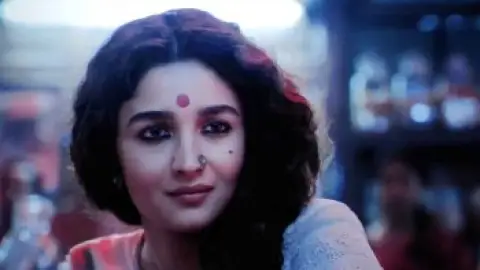 Still 3 of Gangubai Kathiawadi (2022) Hindi HDCAM 1080p 720p & 480p x264 [HD-CamRip]