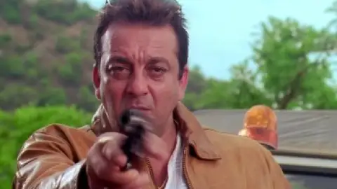 Still 2 of Dhamaal (2007) WEB-DL [Hindi DD5.1] 1080p 720p & 480p [x264/HEVC]