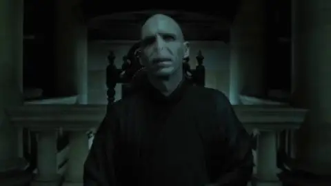 Still 1 of Harry Potter and the Deathly Hallows: Part 1 (2010) BluRay [Hindi (ORG 5.1) & English] 1080p 720p & 480p [x264/10Bit-HEVC]